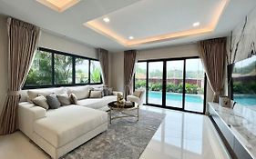 Southern Peak Pool Villa Huay Yai Pattaya